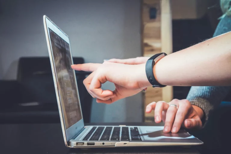 Pozycjonowanie intencji: SEO w erze BCI i zero-query search
