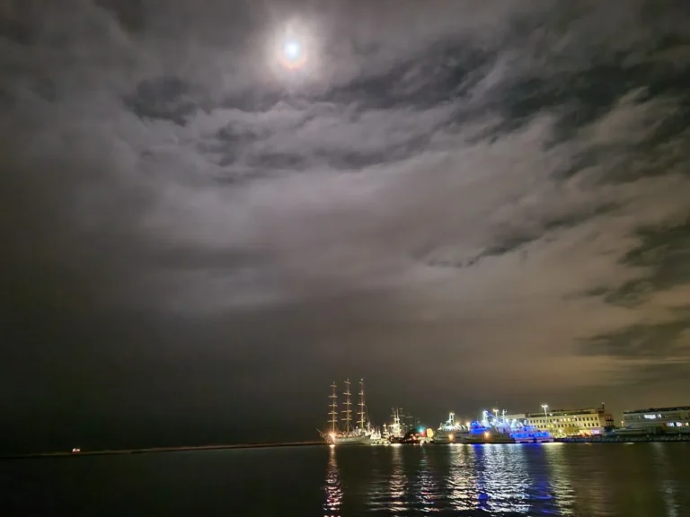 widok na Gdynię nocą