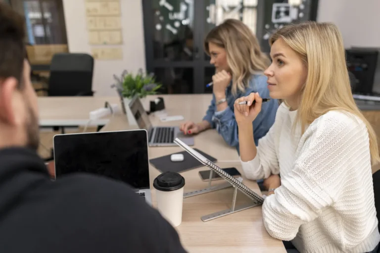 Jak sprawdzić ruch na stronie? GA4, Search Console i 3 inne narzędzia do analizy ruchu organicznego